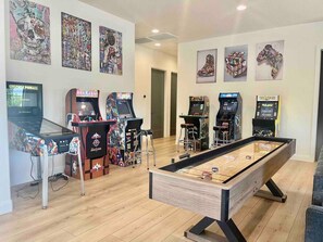 Games room - Casa Blanca luxury Villa Private pool sleeps 30! (Hurricane)