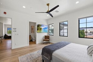 6 bedrooms, desk, iron/ironing board, travel cot