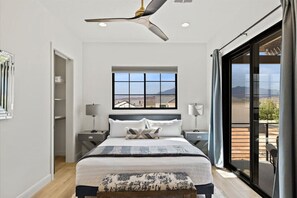 6 bedrooms, desk, iron/ironing board, travel cot