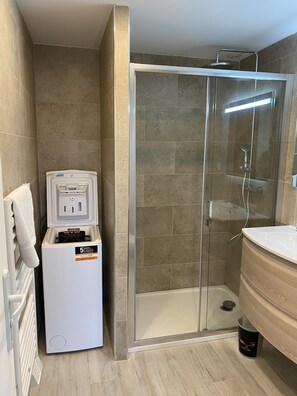 Een douche, een haardroger