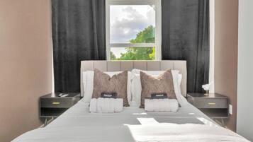 4 chambres, fer et planche à repasser, Wi-Fi, draps fournis