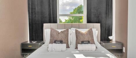 4 habitaciones, tabla de planchar con plancha, wifi y ropa de cama