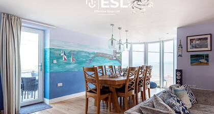 4 Bedroom / 4 Bathroom Home Overlooking New Quay Sea
