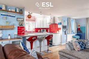 TV - Unique 5-Bed House with Breathtaking Sea Views over New Quay (New Quay)