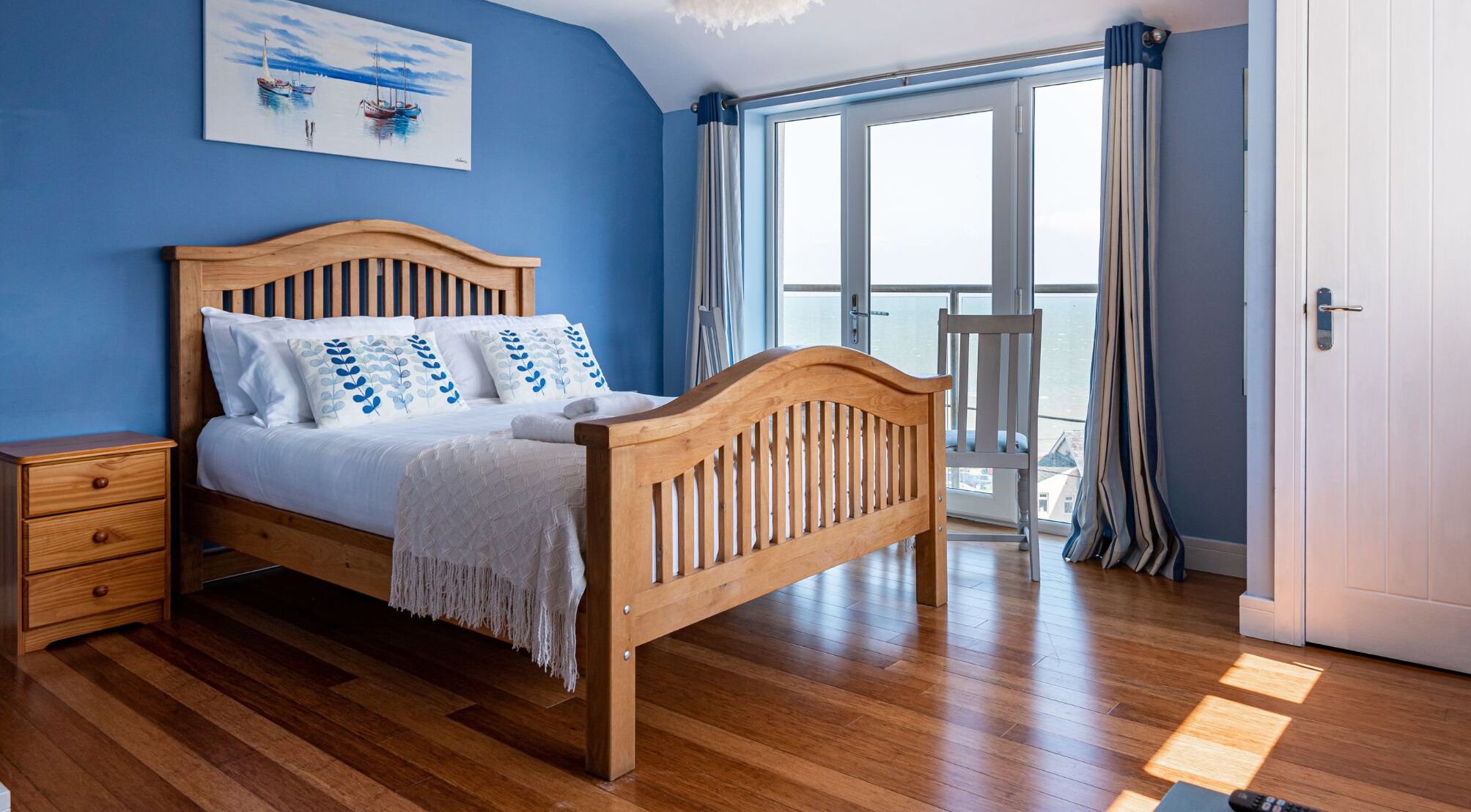 5 chambres, fer et planche à repasser, Wi-Fi, draps fournis