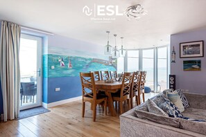 Interior - Unique 5-Bed House with Breathtaking Sea Views over New Quay (New Quay)