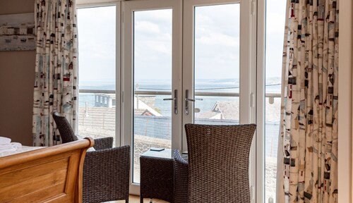 Unique 5-Bed House with Breathtaking Sea Views over New Quay