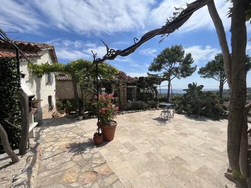 Magnifique Propriété Avec Très Grande Piscine vue mer Panoramique