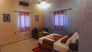 Quarto luxo | 1 quarto, quartos à prova de som, Wi-Fi de cortesia, roupa de cama