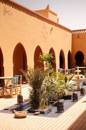 Terrace/patio - Berber Palace Hotel (Taouz)