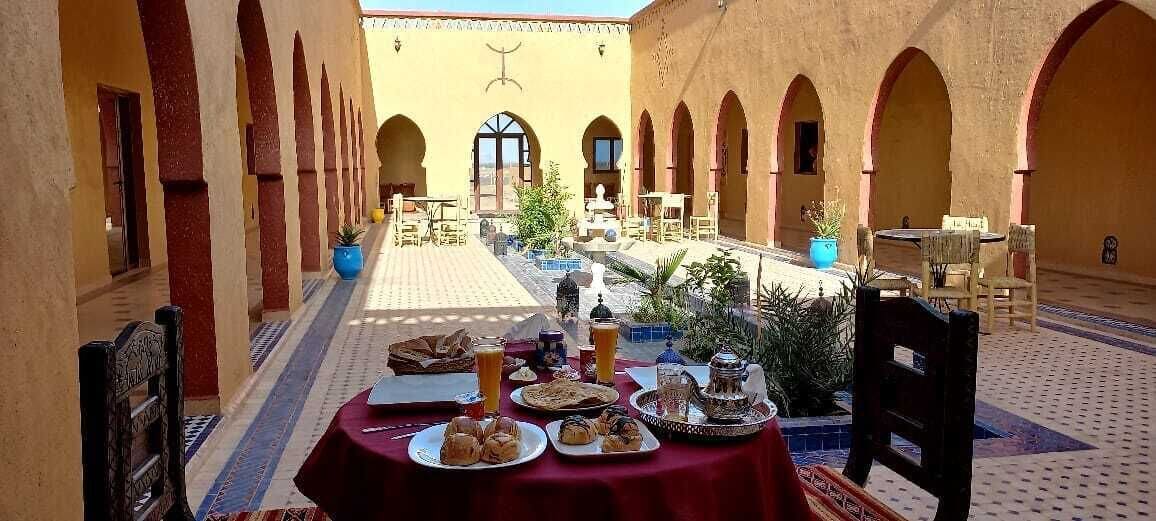 Café da manhã com buffet todos os dias (EUR 10 por pessoa) 