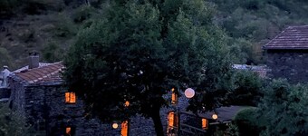 Charming apartment nestled in an old provencal Mas with a pool and jacuzzi.