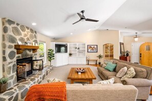 TV, fireplace, ping pong