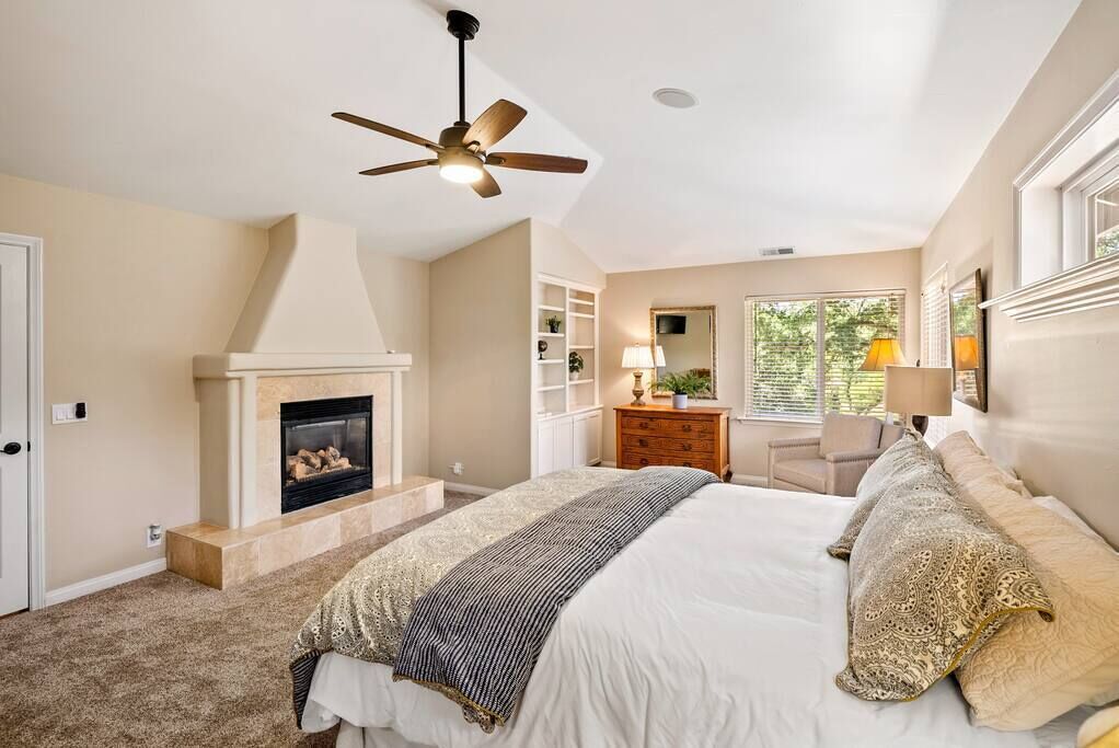 5 bedrooms, iron/ironing board, Internet, bed sheets