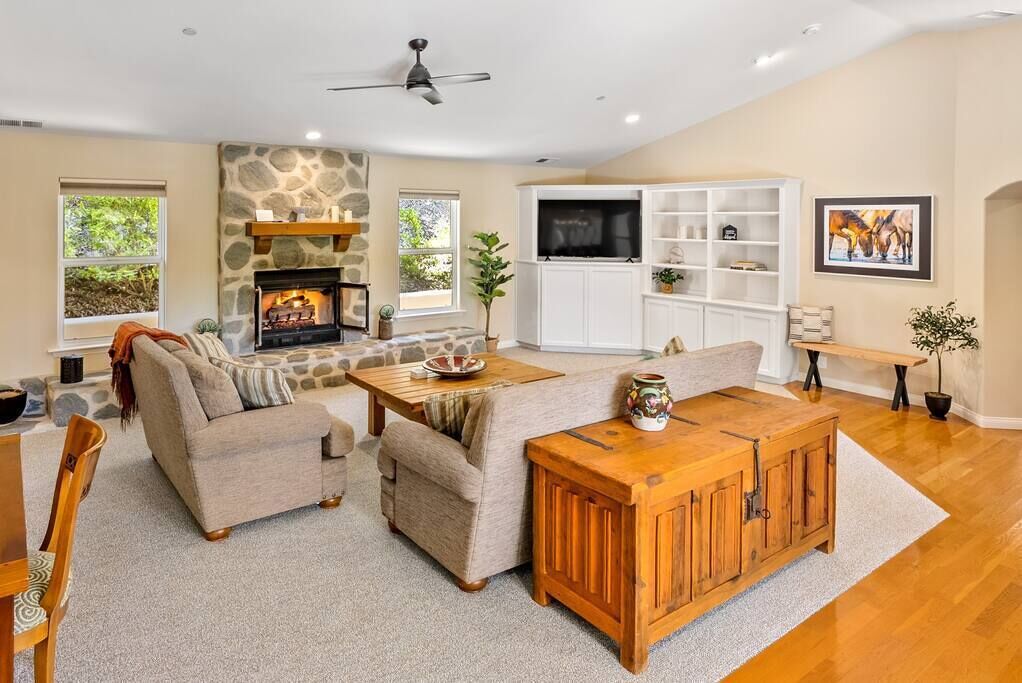 TV, fireplace, ping pong