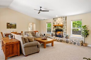 TV, fireplace, ping pong