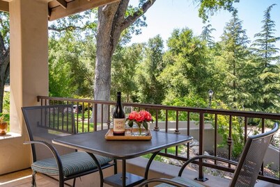 Frontier Oaks: Spacious Templeton Retreat