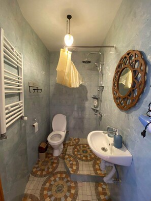 ヘアドライヤー、タオル、石鹸、シャンプー