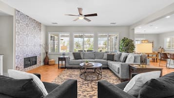 Smart-tv och eldstad