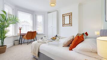 4 bedrooms, in-room safe, desk, iron/ironing board