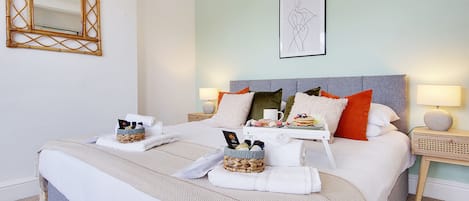 4 bedrooms, in-room safe, desk, iron/ironing board