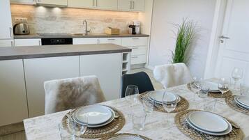 Køleskab, ovn, kogeplade, opvaskemaskine