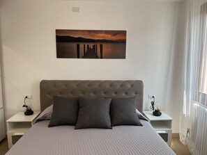 1 bedroom, desk, iron/ironing board, WiFi