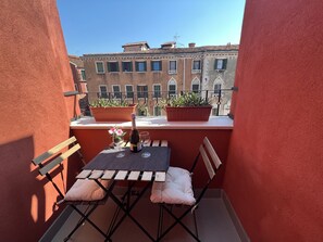 Outdoor dining - BIENNIAL PENTHOUSE WITH BEAUTIFUL PANORAMIC TERRACE OVER THE LAGOON FREE WI-FI (Venezia)