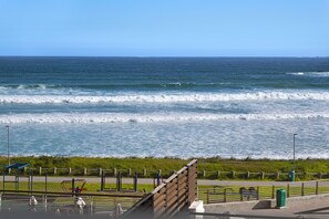 Beach/ocean view - Eden on the Bay 256 (Cape Town)