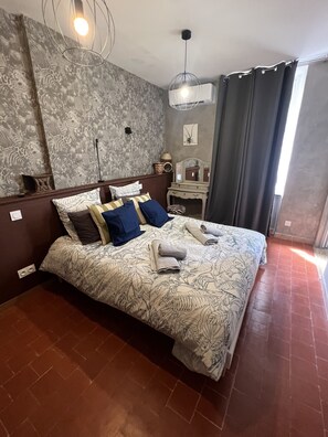 4 chambres, fer et planche à repasser, Wi-Fi, draps fournis