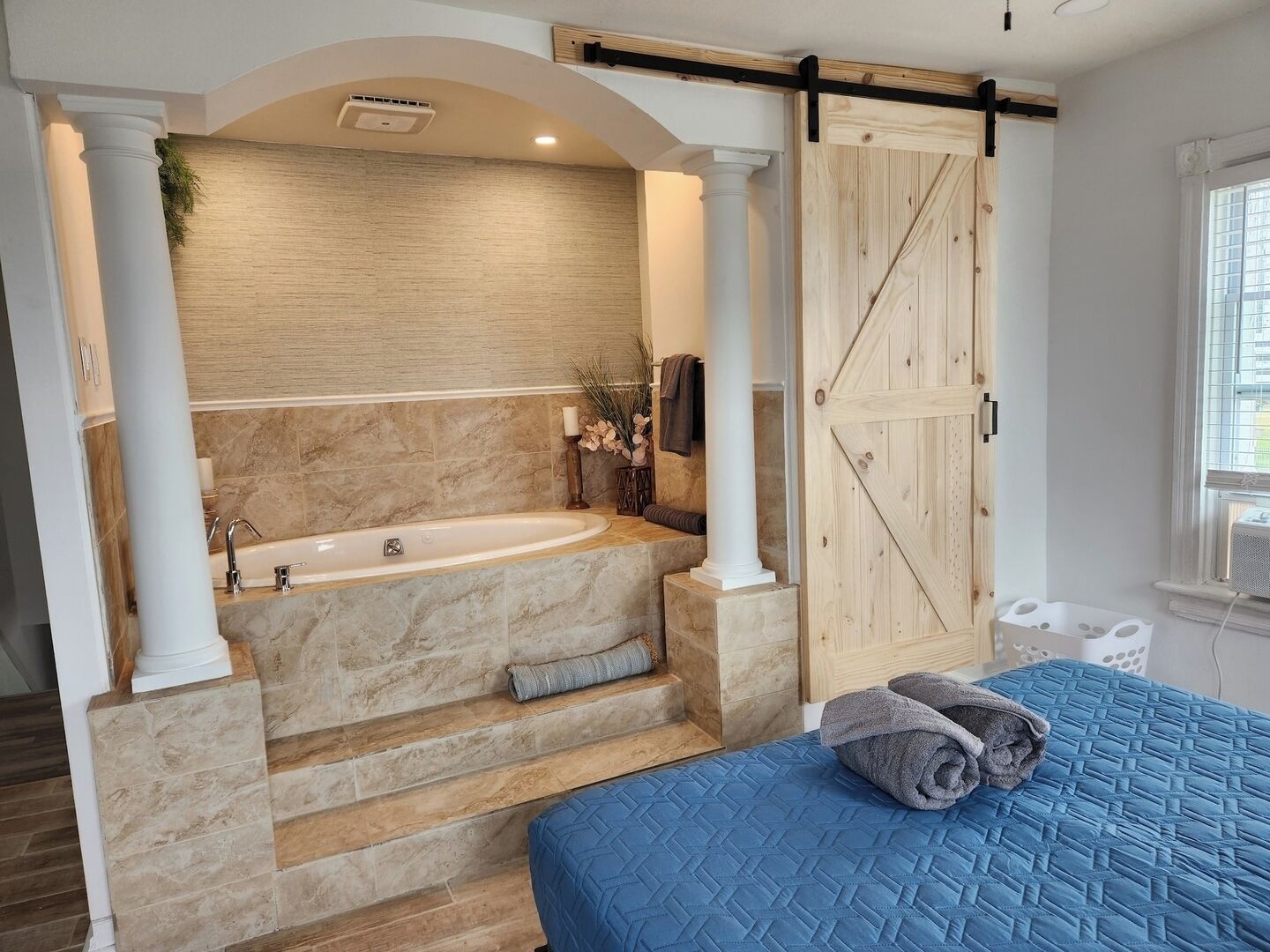 4 bedrooms, iron/ironing board, WiFi, bed sheets