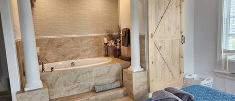 4 chambres, fer et planche à repasser, Wi-Fi, draps fournis