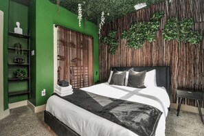 4 bedrooms, iron/ironing board, WiFi, bed sheets - Travelers Paradise• 4bd/3ba Near Dwntwn • NRG• Med Ctr, Travelers Paradise• 4/3 Near Dwntwn • NRG• M... (Houston)