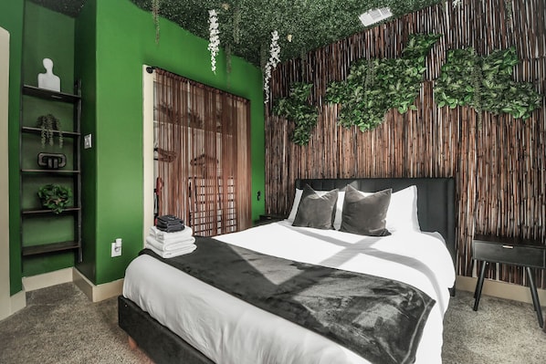 4 bedrooms, iron/ironing board, WiFi, bed sheets