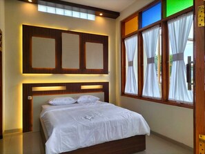 Premier Room | Free WiFi - Sunflower Banyuwangi Hotel (Banyuwangi)