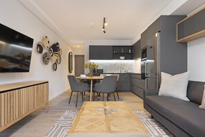 Apartment (1 Bedroom) | Living area | 42-inch LED TV with satellite channels, TV, Netflix - The Cedar Unit 101 (Cape Town)