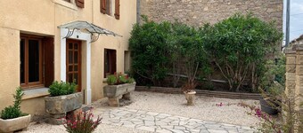 Maison de Village Avec Deux Cours
