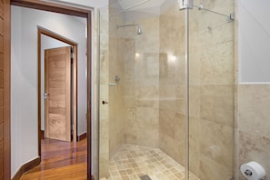 Bathroom - Lake View House (Cape Town)