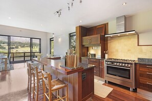 Deluxe House | Private kitchen | Fridge, microwave, oven, stovetop
