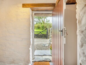 Interior - Penpompren is a beautiful thatched cottage located in the Cambrian Mountains. (Blaenpennal, near Aberystwyth)