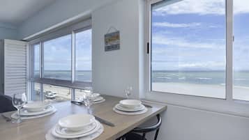 Apartment (2 Bedrooms) | Front of property