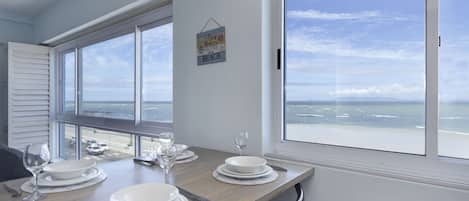Apartment (2 Bedrooms) | Front of property