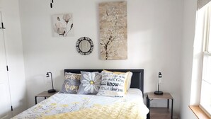Room - Secluded cozy hideaway in town for 6. Ark 1 mile (Williamstown)