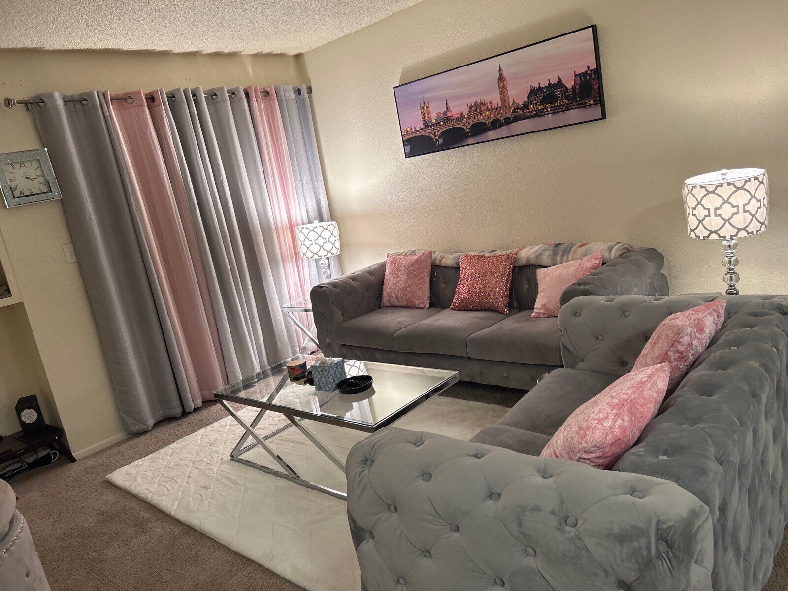 Beautiful 1bd 1bth Apartment Near Food, Entertainment and Quick freeway access