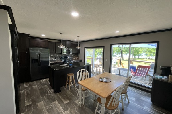 Geladeira, micro-ondas, fogão, cooktop