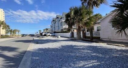 Free Pet & special pricing! The Whale 2: Cozy 2-Bedroom Cottage