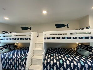 2 bedrooms, travel cot, free WiFi, bed sheets