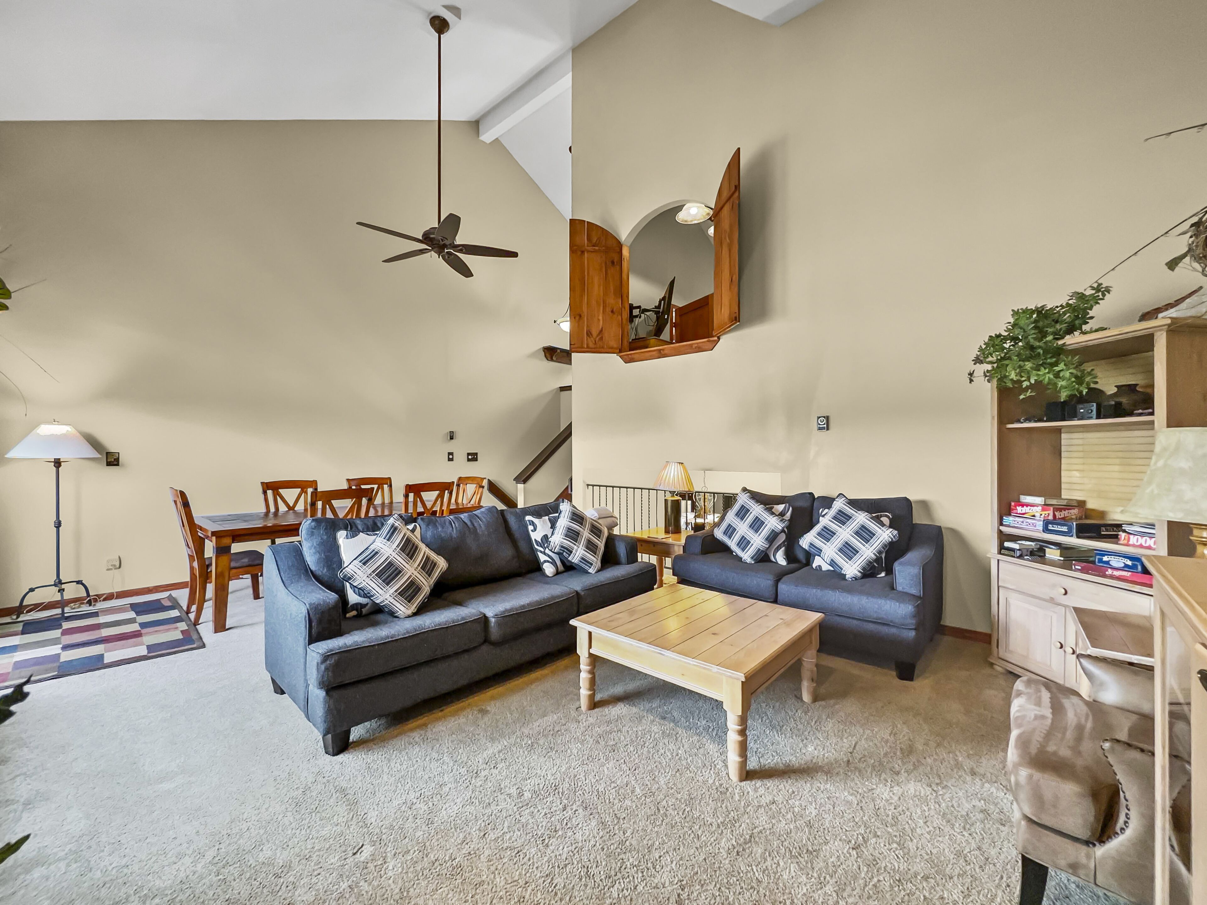 Beautiful townhome with amazing views. Hot tub/Pool Clubhouse. 111H