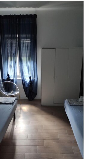 2 bedrooms, iron/ironing board, WiFi, bed sheets - Apartment within walking distance of downtown. Close to the train station and downtown (Cormons)