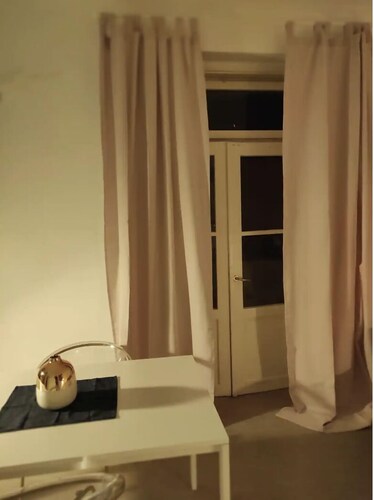 Apartment within walking distance of downtown. Close to the train station and downtown